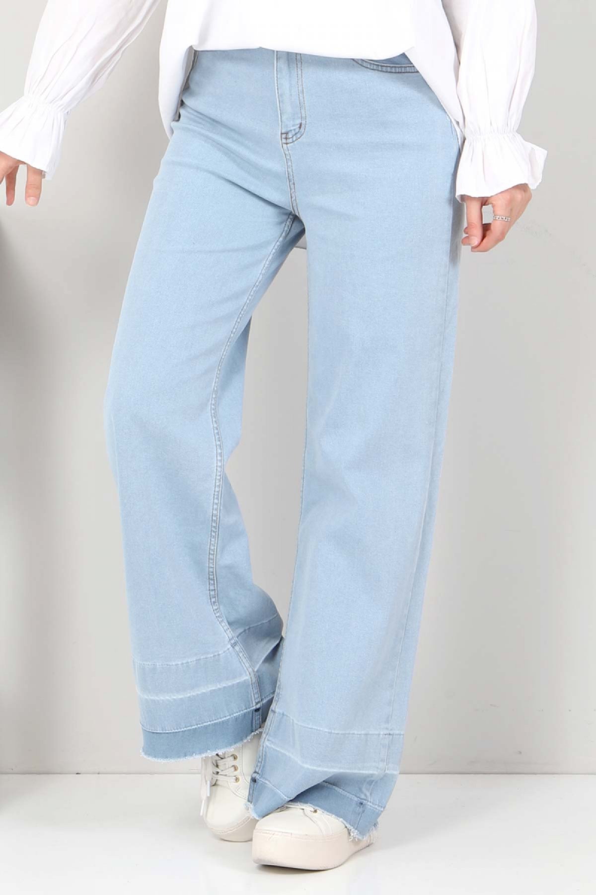 Sökük Paça Detaylı Kot Pantolon TSD2256 Açık Mavi