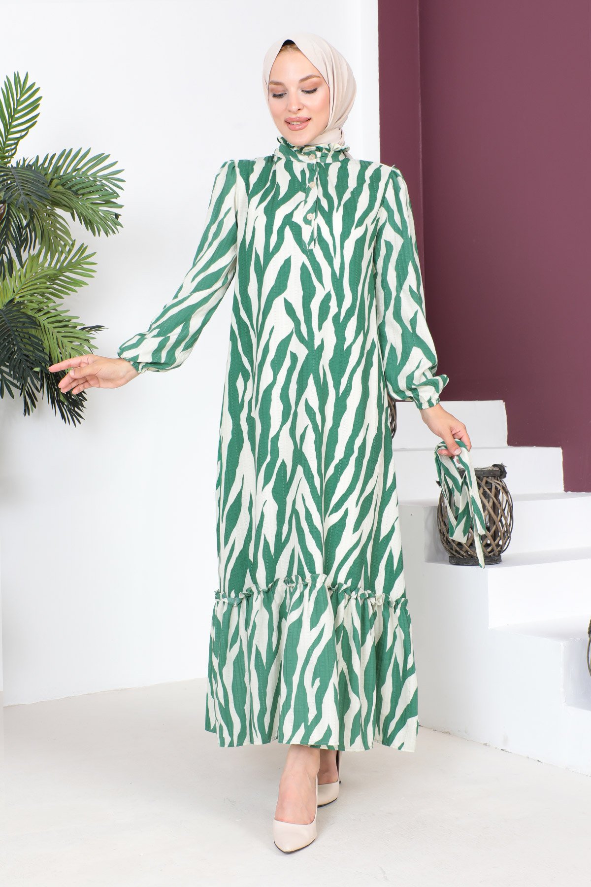 Yakası Fırfırlı Zebra Desenli Elbise TSD230725 Yeşil